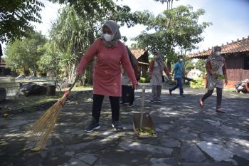 Bupati Sleman turut gerakan "Reresik Dayoh'e Teko" objek wisata