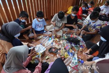 Anak di Wakatobi diajarkan sejak dini untuk menjaga lingkungan