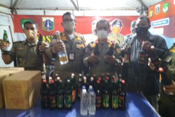 Petugas sita 120 botol miras ilegal dari pedagang jamu