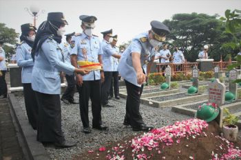 Kemenkumham Jateng tabur bunga di Giri Tunggal