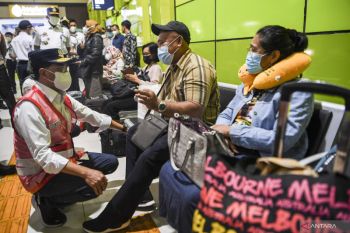 Menhub meninjau Stasiun Gambir