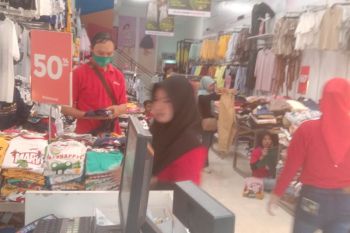 Pusat perbenjaan di Mamuju kian dipadati pengunjung