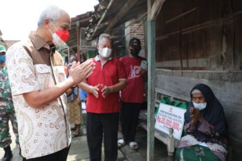 Gubernur Jateng tekankan gotong royong pada Program Perbaikan RTLH