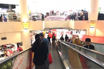 Pusat perbelanjaan Makassar dipadati pengunjung setelah pencairan THR