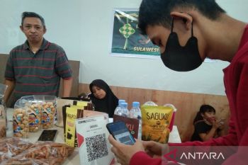 BI Sultra mendorong masyarakat gunakan QRIS lewat pameran UMKM