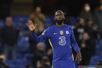 Bek Chelsea Antonio Rudiger merapat ke Real Madrid