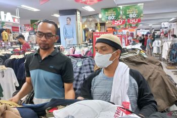 Lebaran seminggu lagi, masyarakat mulai ramai berburu baju baru