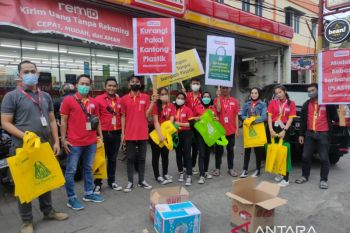 Alfamart Bagi Tas Ecobag dan Bagi Takjil Serentak