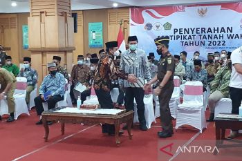 BPN Jateng serahkan 712 sertifikat wakaf