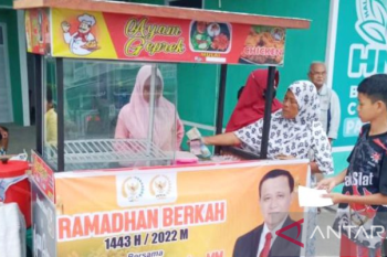 Anggota DPD RI Muslim Yatim bagikan 20 ribu paket berbuka