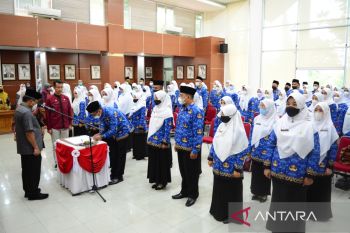 Pemkot Bukittinggi serahkan SK CPNS dan P3K