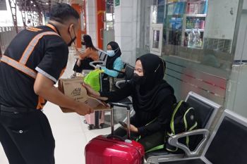 KAI Purwokerto sediakan takjil gratis kepada calon penumpang KA