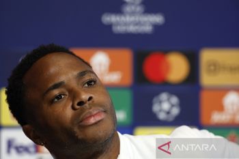 Chelsea terus jalin komunikasi dengan Man City gaet Raheem Sterling
