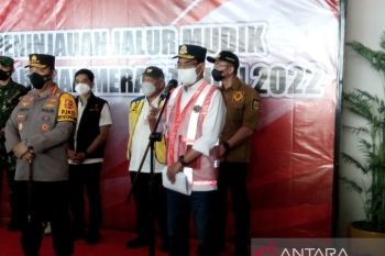 Minister recommends ticket price disparity at Merak Port during Eid