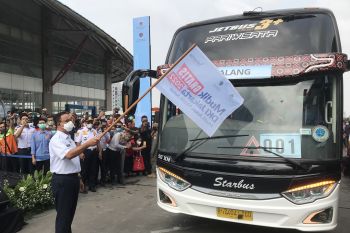 Gubernur Anies lepas pemudik gratis di Pulo Gebang