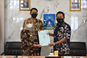 Pemkab Sleman serahkan bantuan keuangan kepada parpol