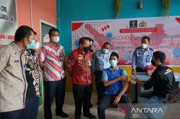 Kanwil Kemenkumham Sumsel gandeng Kepolisian vaksinasi warga binaan