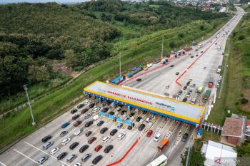 Arus mudik di Gerbang Tol Kalikangkung pada H-5 Lebaran