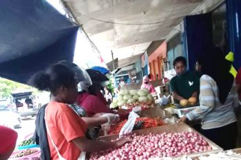 Harga kebutuhan bahan pokok di Biak mulai meningkat hingga 10 persen