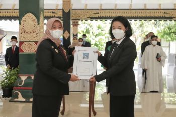 Bupati Sleman melantik 60 kepala sekolah secara simbolis