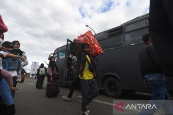 NasDem Sulteng  berangkatkan 566 pemudik ke kampung halaman