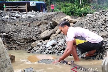 Kepala suku pemilik ulayat minta tambang emas Wasirawi dikelola secara tradisional