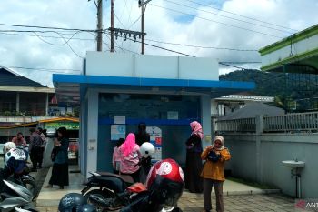 Bank Nagari siagakan dua petugas pastikan ketersediaan uang di ATM