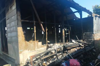 Diduga orang tua lalai, anak balita bakar rumah di Lombok Timur