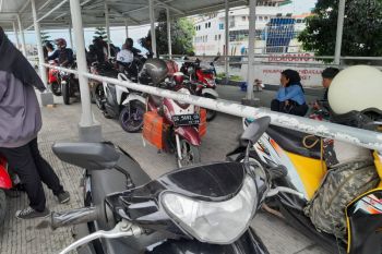 Arus mudik di pelabuhan feri Ternate masih normal pada H-4 Lebaran