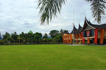 Agam pusatkan Shalat Id di halaman kantor bupati
