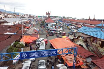 Arus mudik  di Terminal Simpang Aur Bukittinggi naik 40 persen