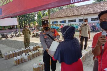 Harga minyak goreng curah di Purbalingga mulai turun