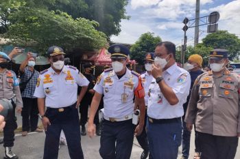 Anies soroti kepadatan pemudik karena bus yang telat tiba di terminal