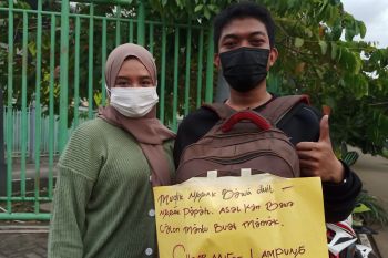 Kaum buruh tuangkan antusiasme bermudik di kertas karton