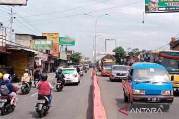 Arus lalu lintas di Jalan Wates H-3 Lebaran ramai lancar