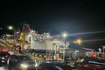 Arus pemudik di Dermaga Eksekutif Bakauheni lancar