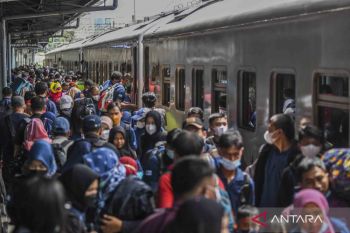 Puncak arus mudik kereta api diprediksi jatuh pada H-2 lebaran