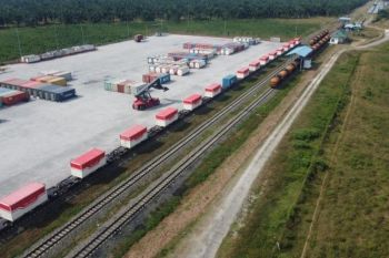 Pemerintah kirim pasokan gula &amp; minyak goreng via tol laut ke timur Indonesia