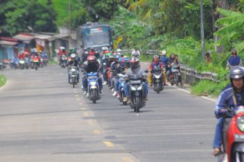 Pemudik bermotor ramai melintas di Jalinsum