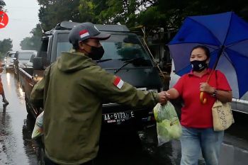 Petani Temanggung bagikan paket sayuran
