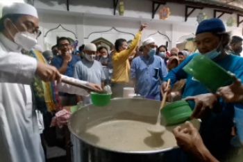 Masjid Darussalam Solo kembali bagikan bubur samin gratis