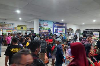 Penumpang arus mudik H-1 Lebaran di Pelabuhan Ternate capai 18.365 orang
