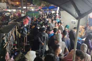 Toko di Jalan Imam Bonjol Bandarlampung dipadati masyarakat