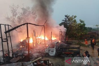 Tiga bangunan di Kelurahan Jambu terbakar