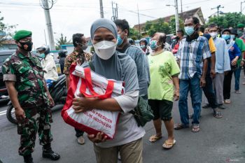 Pembagian sembako dari Presiden