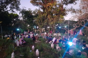 Tradisi Ziarah kubur Hari Lebaran di Lombok Tengah