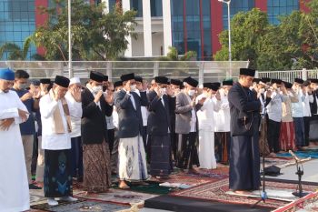 Gubernur DKI Jakarta tunaikan Shalat Idul Fitri 1443 H di JIS