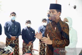 Presiden cermati antrean  pemudik di Pelabuhan Merak-Bakauheni