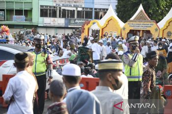 Gubernur Sumsel imbau petugas OKM Idul Fitri jaga kesehatan