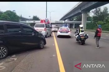 Jalan Tol Jakarta-Cikampek masih padat di hari kedua lebaran